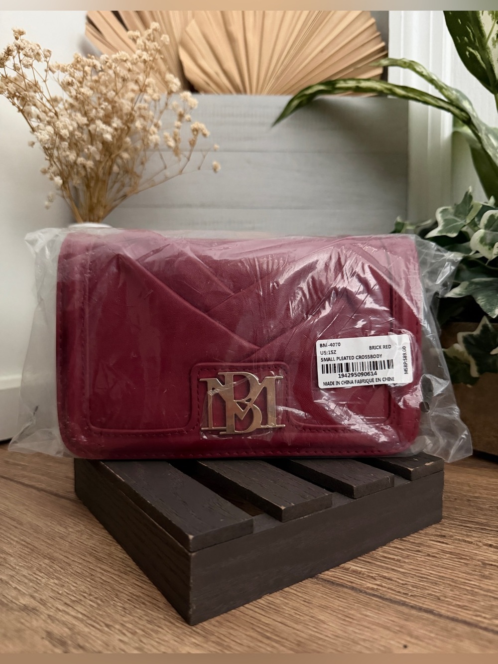 Badgley Mischka Small Brick Red VL Pleated Crossbody Clutch - NWT - Picture 10 of 10